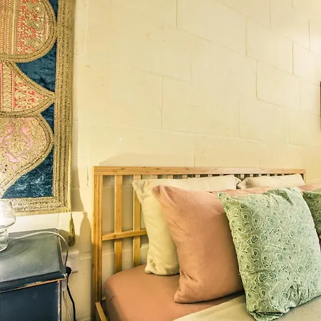 'feel@home' Retro Designer 30sec From Apartment