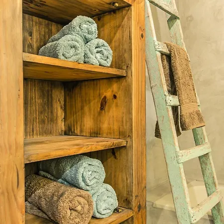 'feel@home' Retro Designer 30sec From דירה