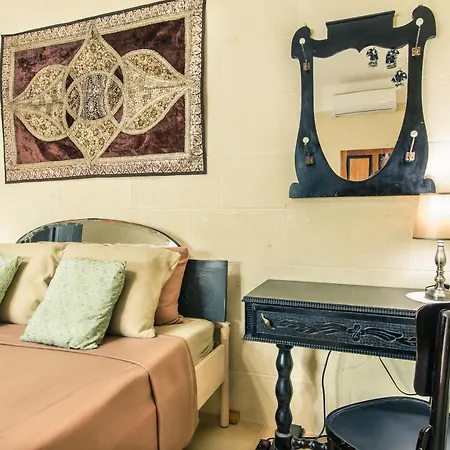 'feel@home' Retro Designer 30sec From דירה *