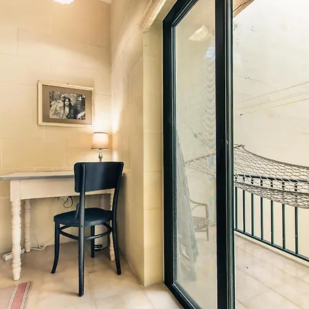 'feel@home' Retro Designer 30sec From