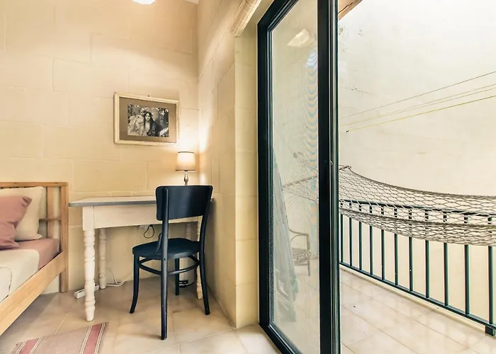 'feel@home' Retro Designer 30sec From